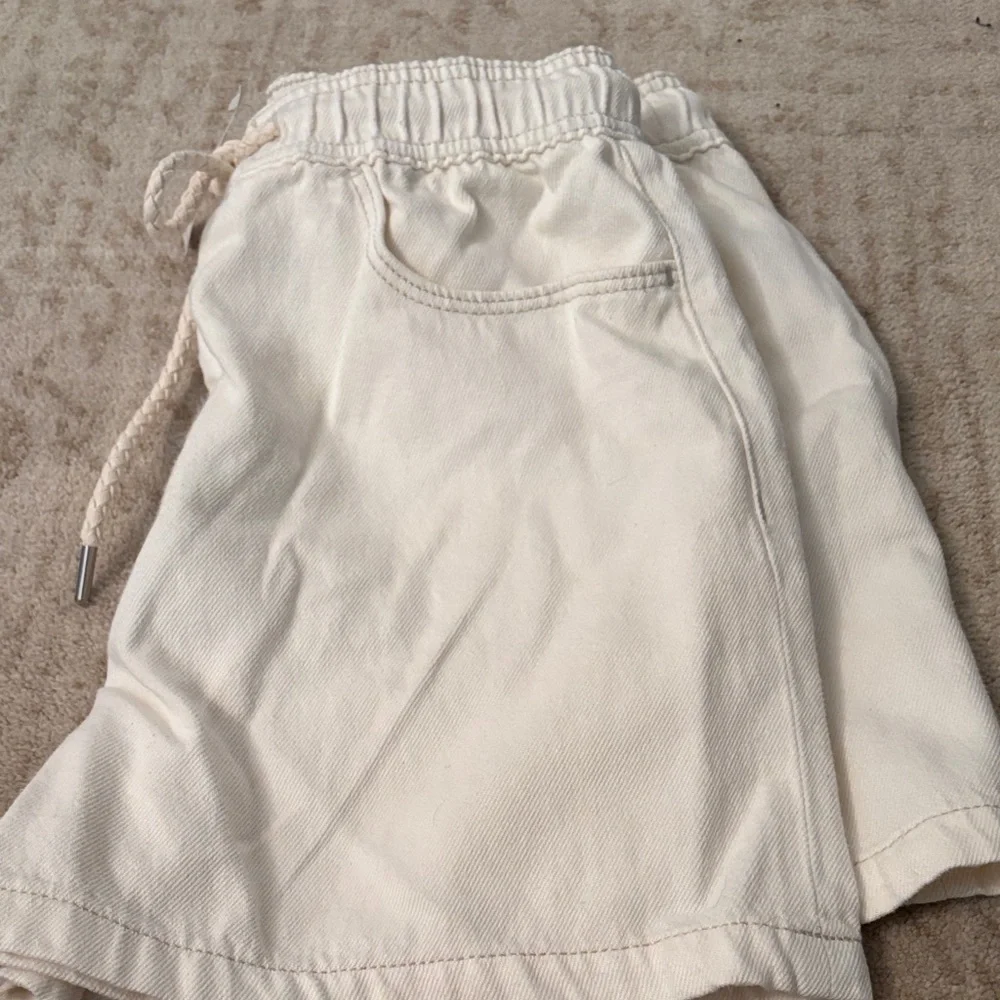 LOFT Women's High Waist Tan Shorts - Denim - Picture 4 of 4